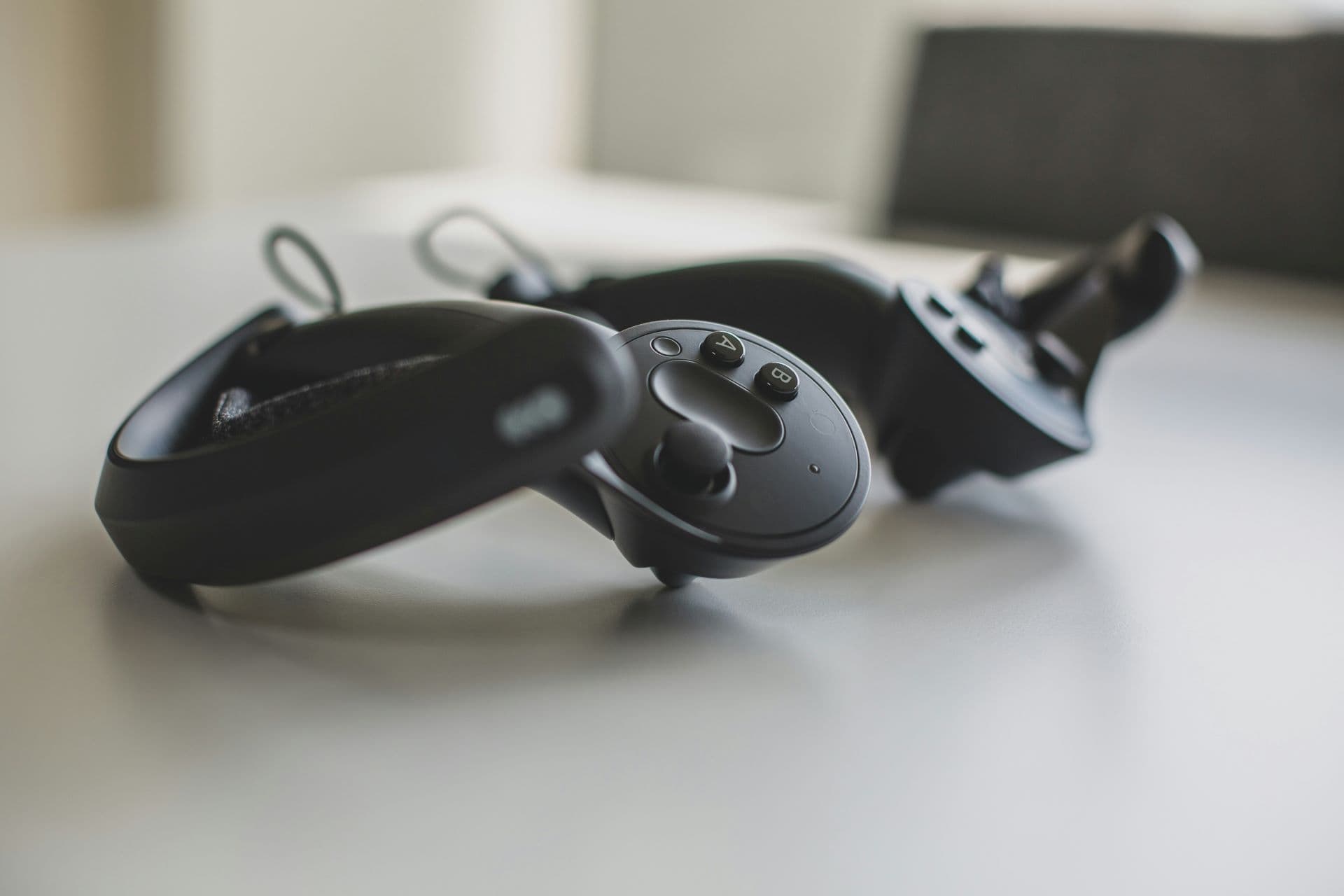 Hand Tracking vs Controllers: Precision or Intuition? gallery image 3