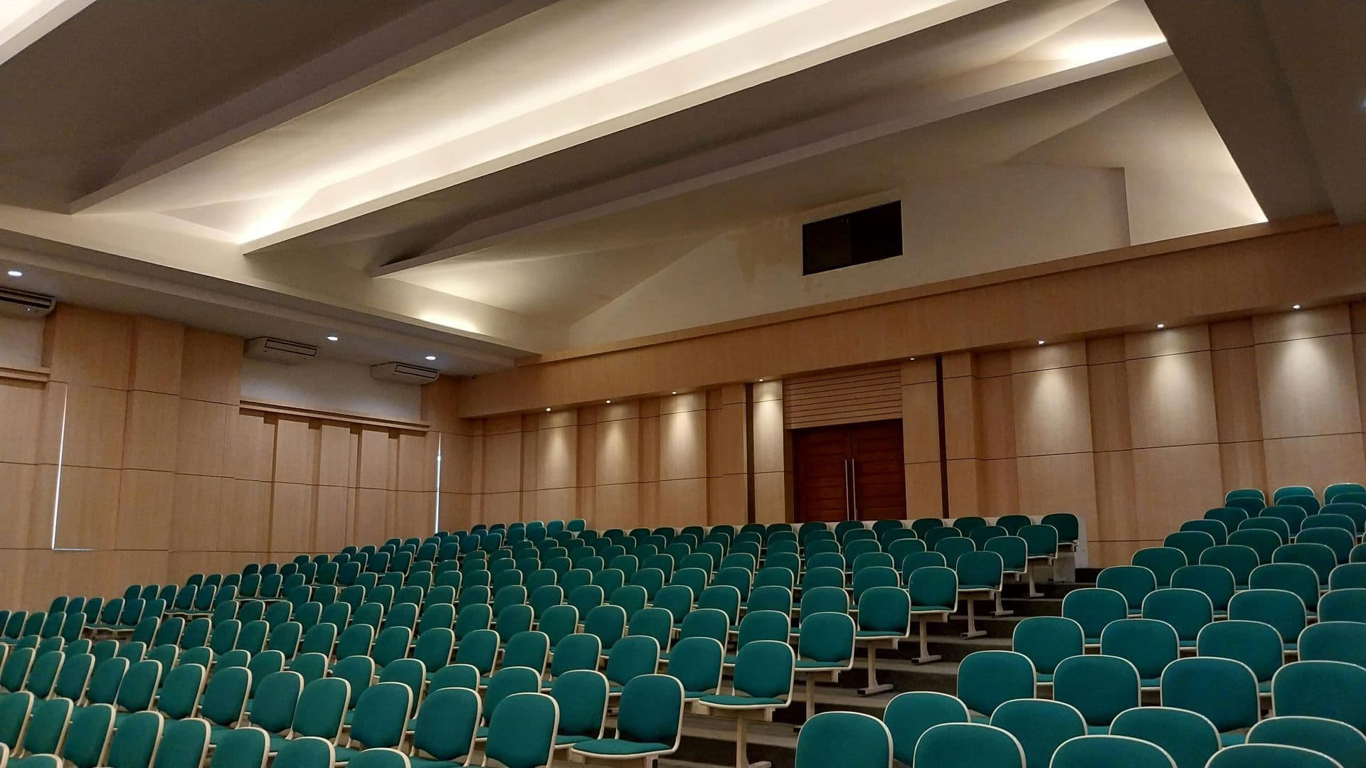 VR Conferences vs Physical Events: Maximizing ROI and Reach gallery image 2